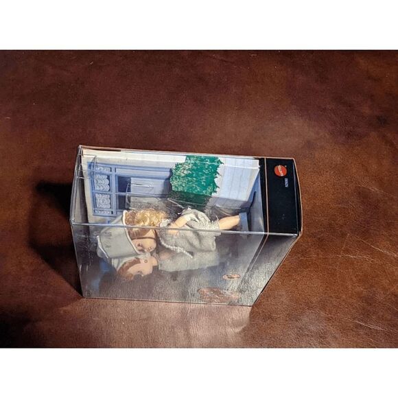 🆕NWT I LOVE LUCY GET A PARIS GOWN - PINK LABEL BARBIE COLLECTOR - Picture 7 of 7